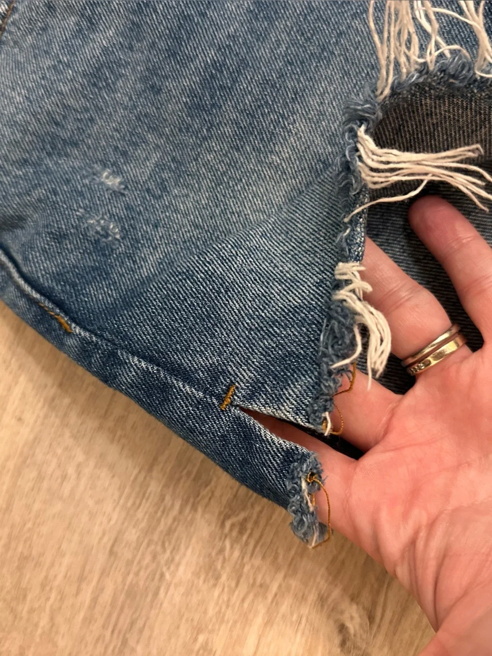 Zara Distressed Frayed Hem Denim Shorts Women’s Size 2 Blue Cutoff Jean Shorts - Picture 3 of 8